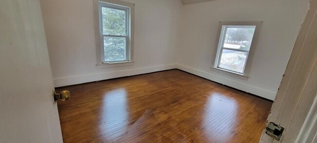 Building Photo - 2815 N Shore Dr