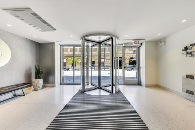 Building Photo - 165 N Canal St