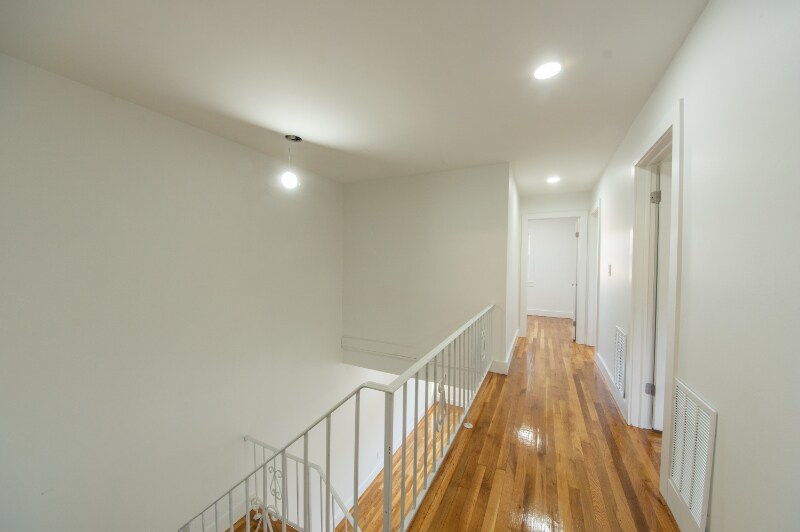 Building Photo - 505 Adams Ln
