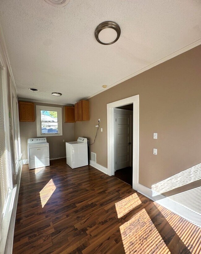 Building Photo - Gorgeous 4 Bedroom Home Now Available!!