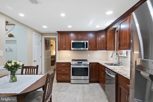 Building Photo - 11503 Vale Rd