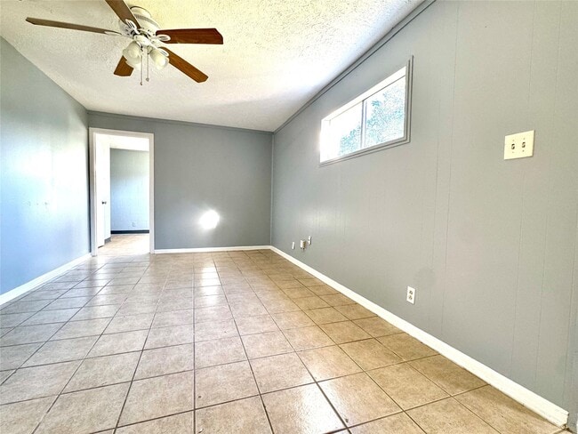 Building Photo - 425 E Park Dr