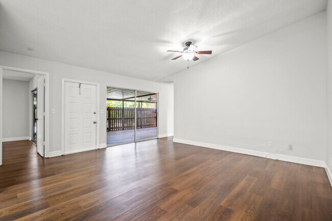 Building Photo - Newly remodeled 2 bedroom, 2 bathroom home...