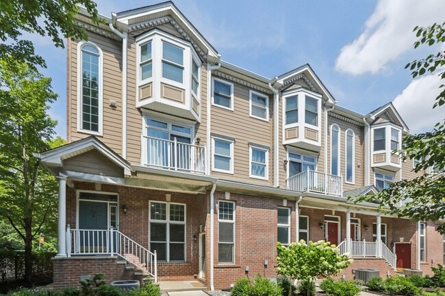 Building Photo - 351 Oswego Ct