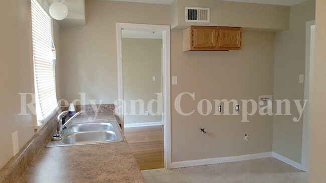 Building Photo - 4895 Quince Rd