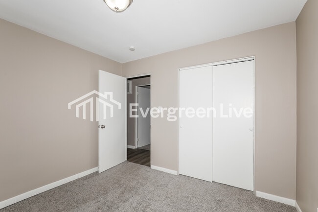 Building Photo - 3913 N Bolton Ave