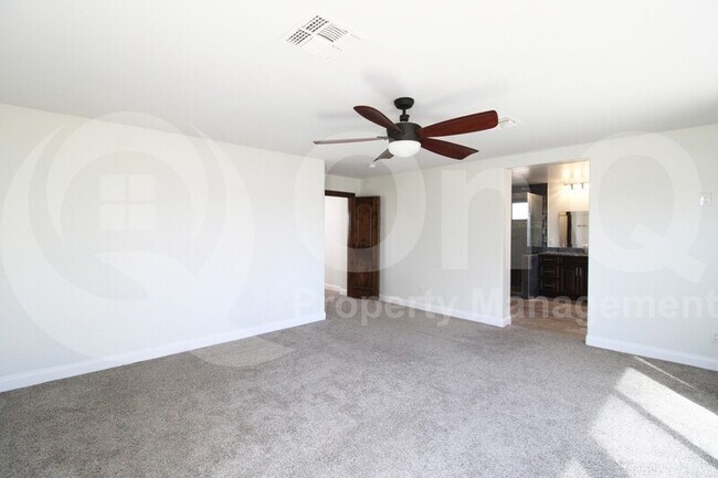 Building Photo - 563 E Krista Way