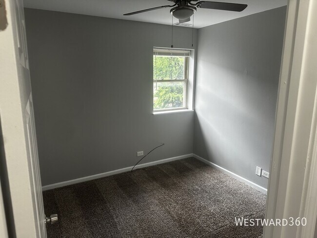 Building Photo - 6344 S Rhodes Ave