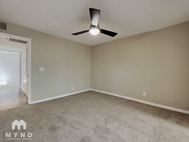 Building Photo - 930 S Dobson Rd