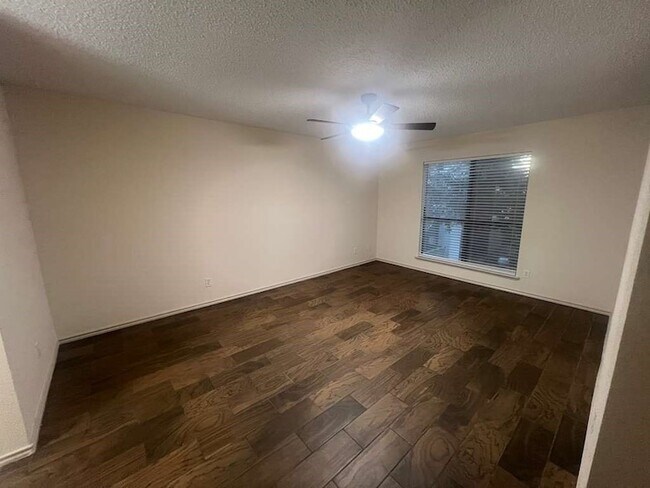 Building Photo - 10047 Westpark Dr