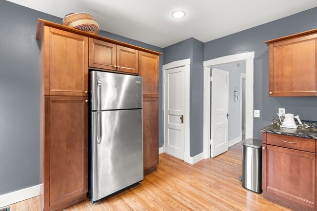 Building Photo - Walk to Hillsboro Village – 24th Ave S Gem!