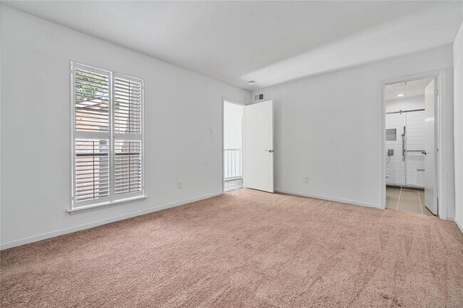 Building Photo - 9400 Doliver Dr