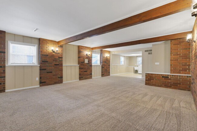 Building Photo - 2844 Wildwood Rd