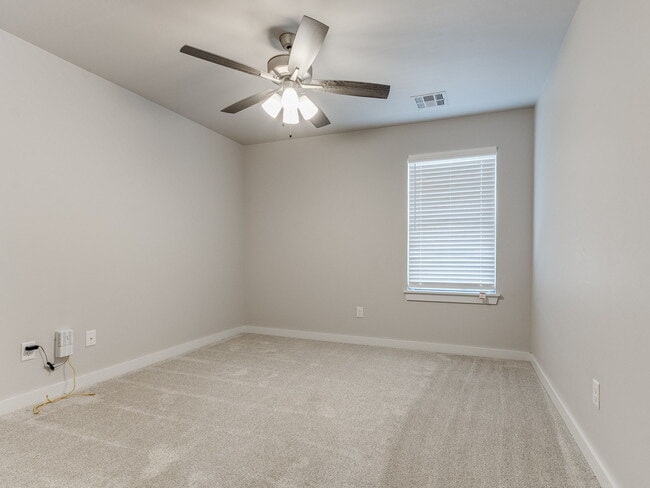 Building Photo - 1463 Hickory Trl