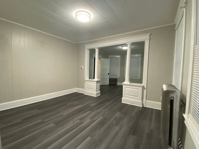 Building Photo - 46 Mooreland St