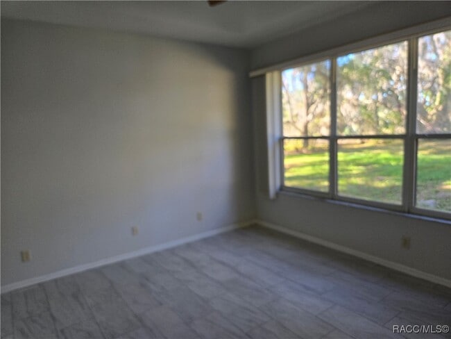 Building Photo - 2846 N Kittery Point