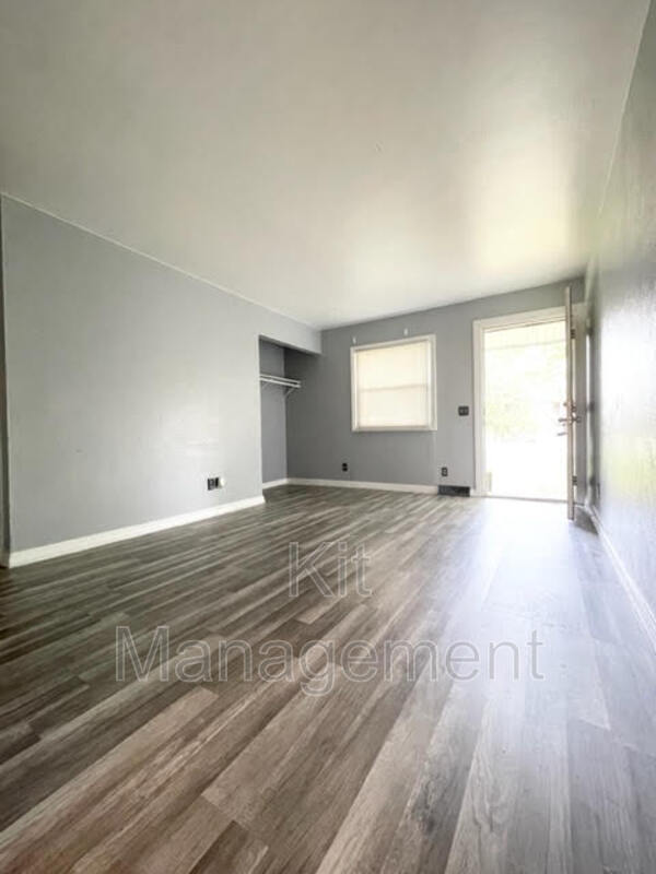 Building Photo - 6215 Jackman Rd