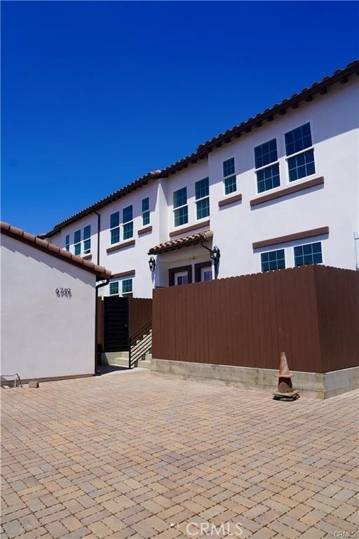Building Photo - 6747 Pickering Ave