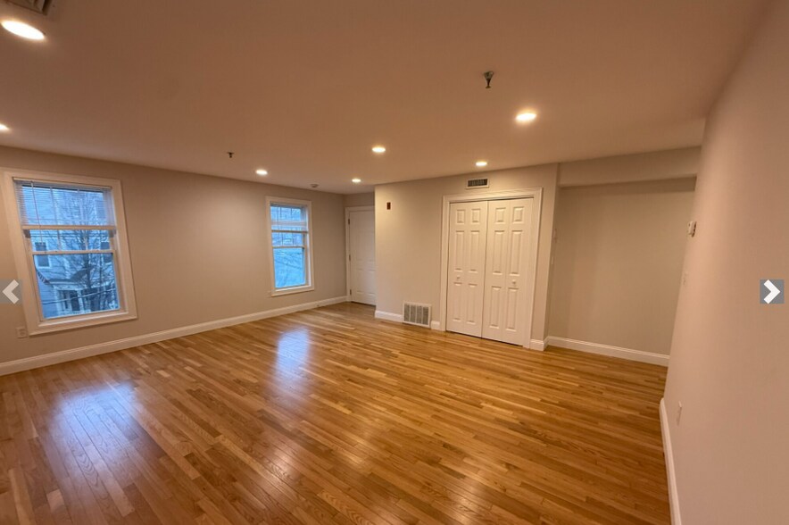 Building Photo - 135 Calumet St