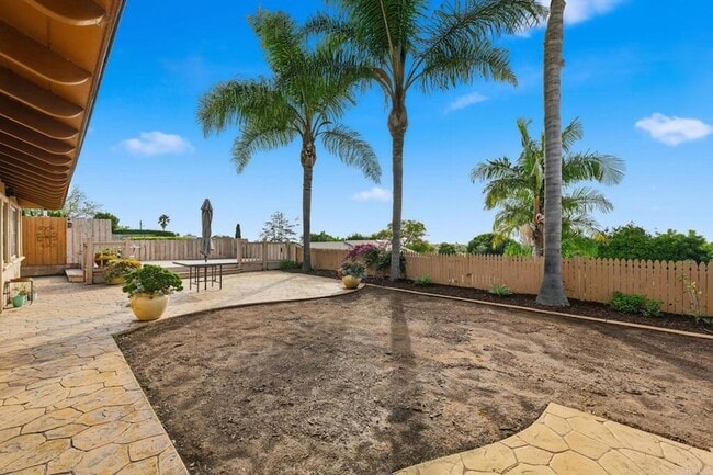 Building Photo - 2205 Cameo Rd