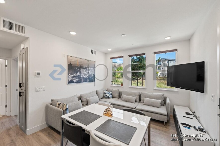 Building Photo - 369 Arc Ct