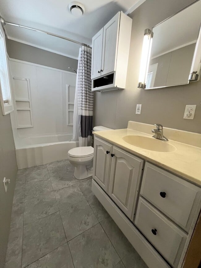 Building Photo - 2 Bed/1 Bath Ranch Home For Rent in Harrisburg, SD!