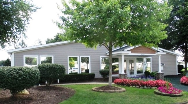 Primary Photo - Clarkston Lakes Manufactured Homes