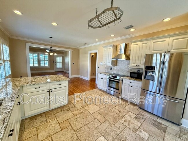 Building Photo - 5406 N Suwanee Ave