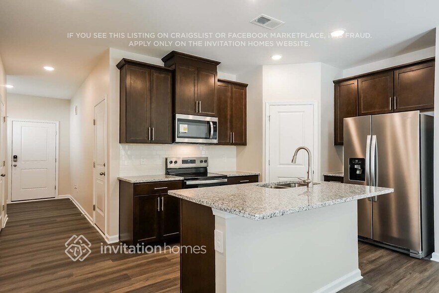 Building Photo - 813 Holiday Pk Ln