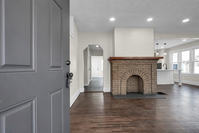 Building Photo - Coming Soon! Stunning 3-Bedroom, 2 Full Bath, 2 Half Bath Home in Southern Orchards