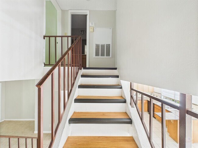 Building Photo - 9520 Quail Village Ln