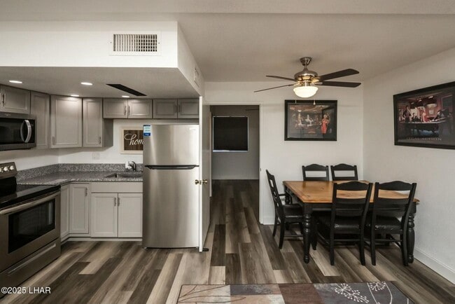 Building Photo - Adorable Condo in Great Location