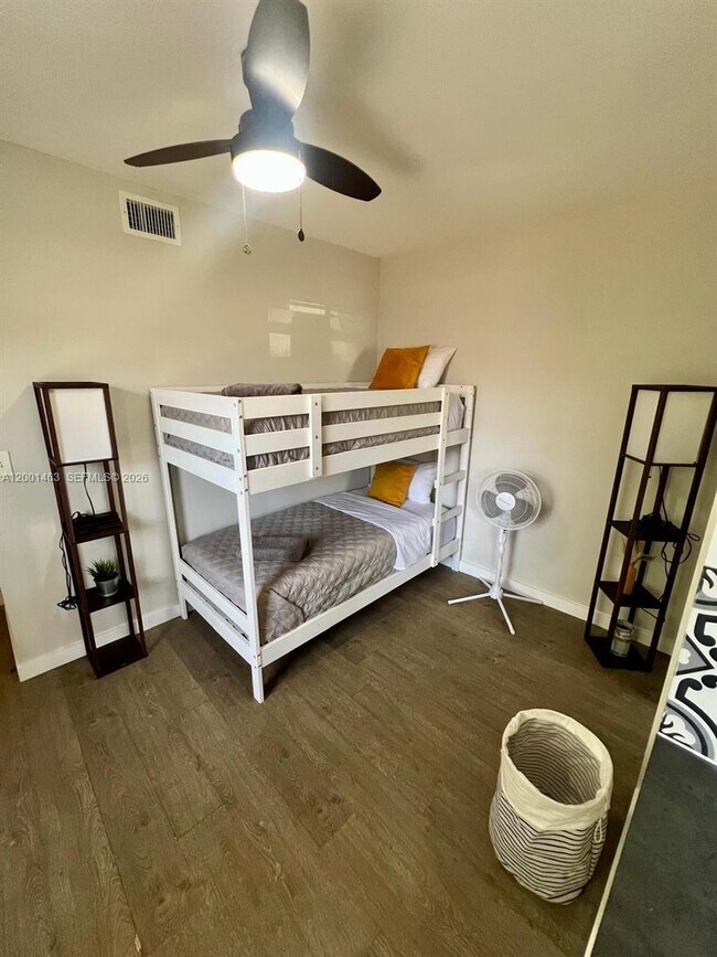 Building Photo - 2932 NW 16th Ave