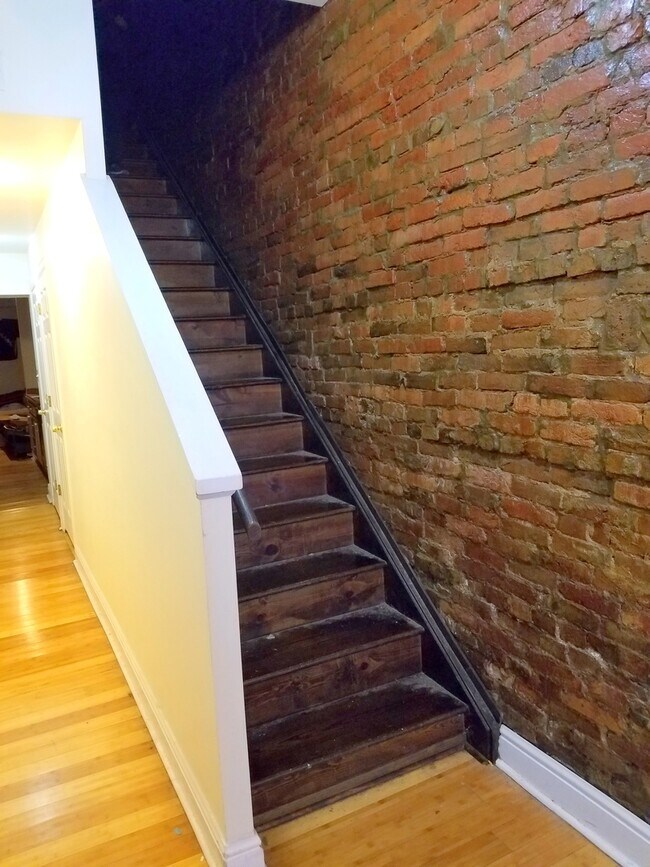 Building Photo - 2128 E Carson St