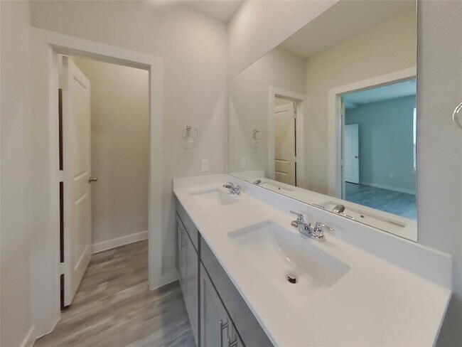 Building Photo - 557 Raglands Rd