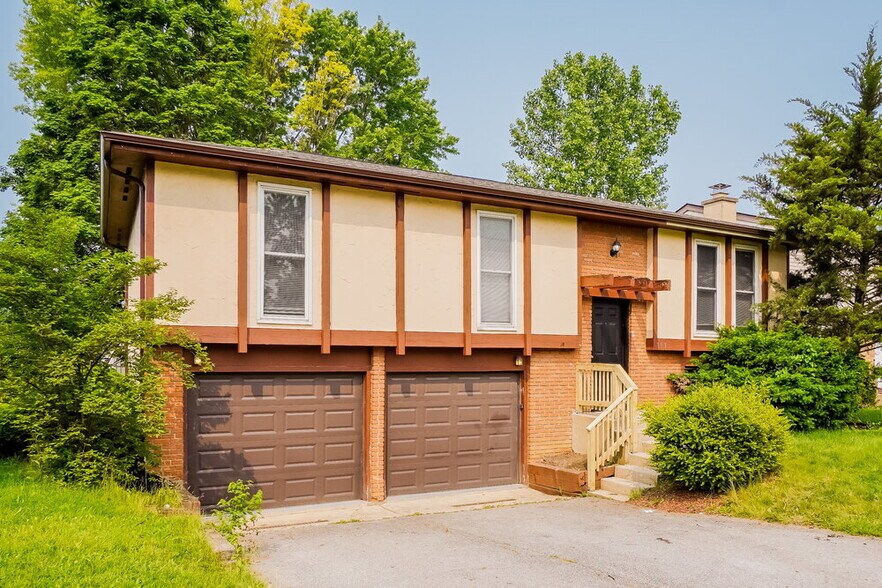 Building Photo - 713 Hubbard Rd