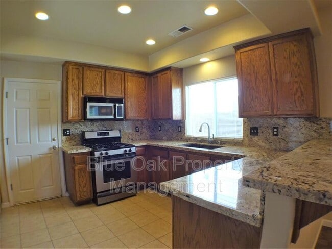 Building Photo - 573 E Eaton Rd