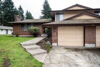 Building Photo - 1418 Tule Lake Dr S