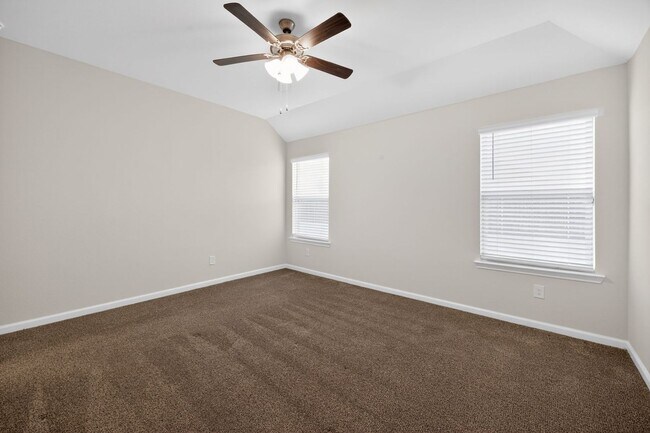 Building Photo - Beautiful Open-Concept Home with Washer/Dryer Included & Private Yard in Princeton