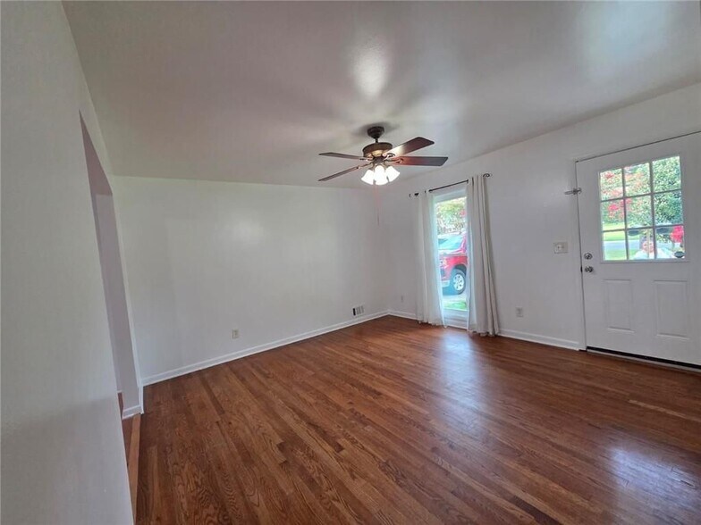 Building Photo - 762 Lancelot Dr
