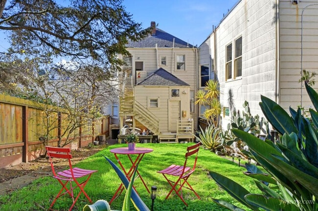 Building Photo - 778 Cole St