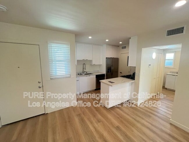 Primary Photo - 13554 Rye St