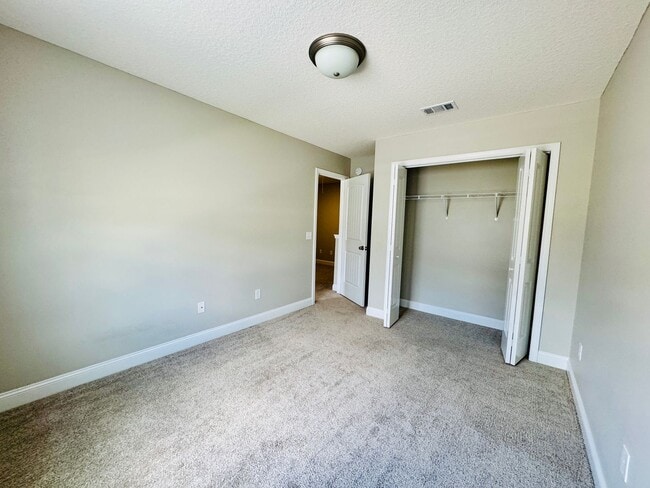 Building Photo - BEAUTIFUL 3 BED/2 BATH HOME IN GRIFFIN PARK!