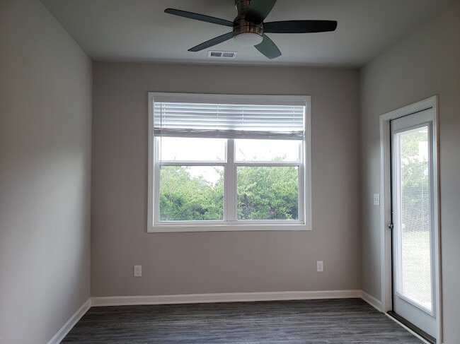 Building Photo - 138 Millers Ln