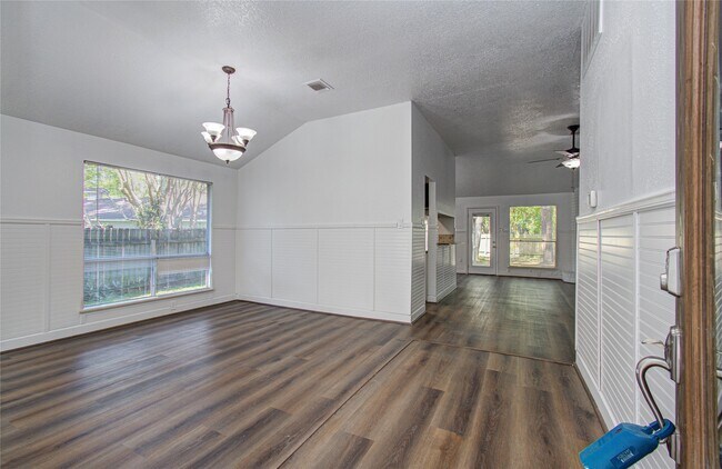 Building Photo - 5010 Village Springs Dr