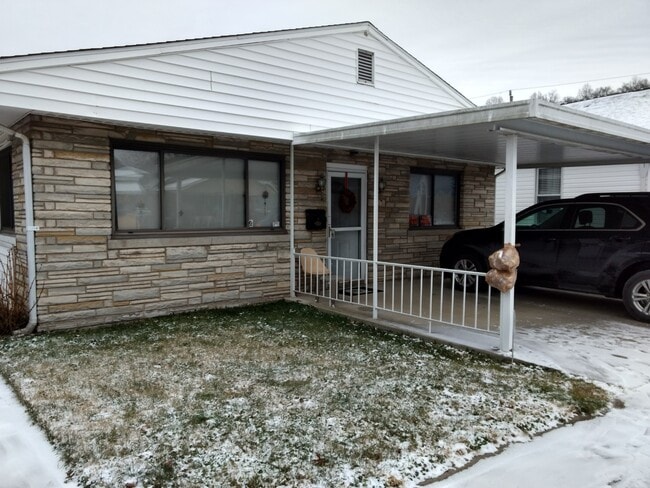 Building Photo - 350 33rd St