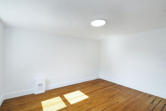 Building Photo - 1521 Palethorp St