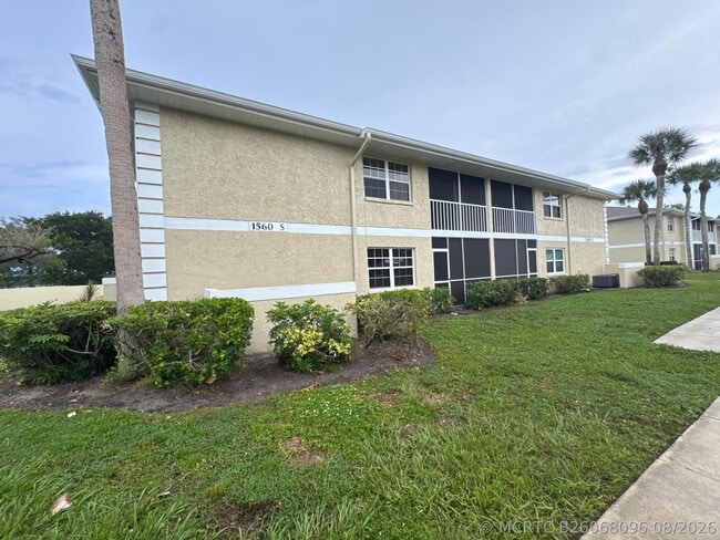 Building Photo - 1560 SE Royal Green Cir