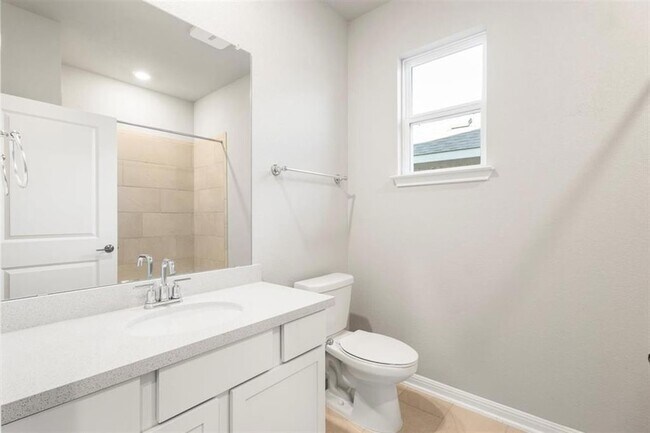 Building Photo - 204 Grn Knl Ln