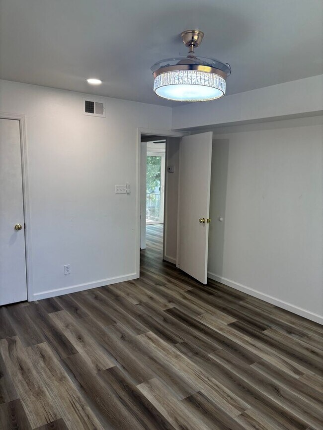 Building Photo - Charming 1BR Condo in Tulsa